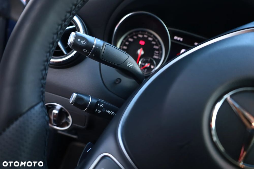 Mercedes-Benz CLA 180 7G-DCT Peak Edition - 29
