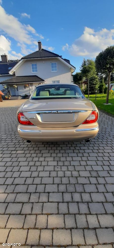 Jaguar XJ - 4