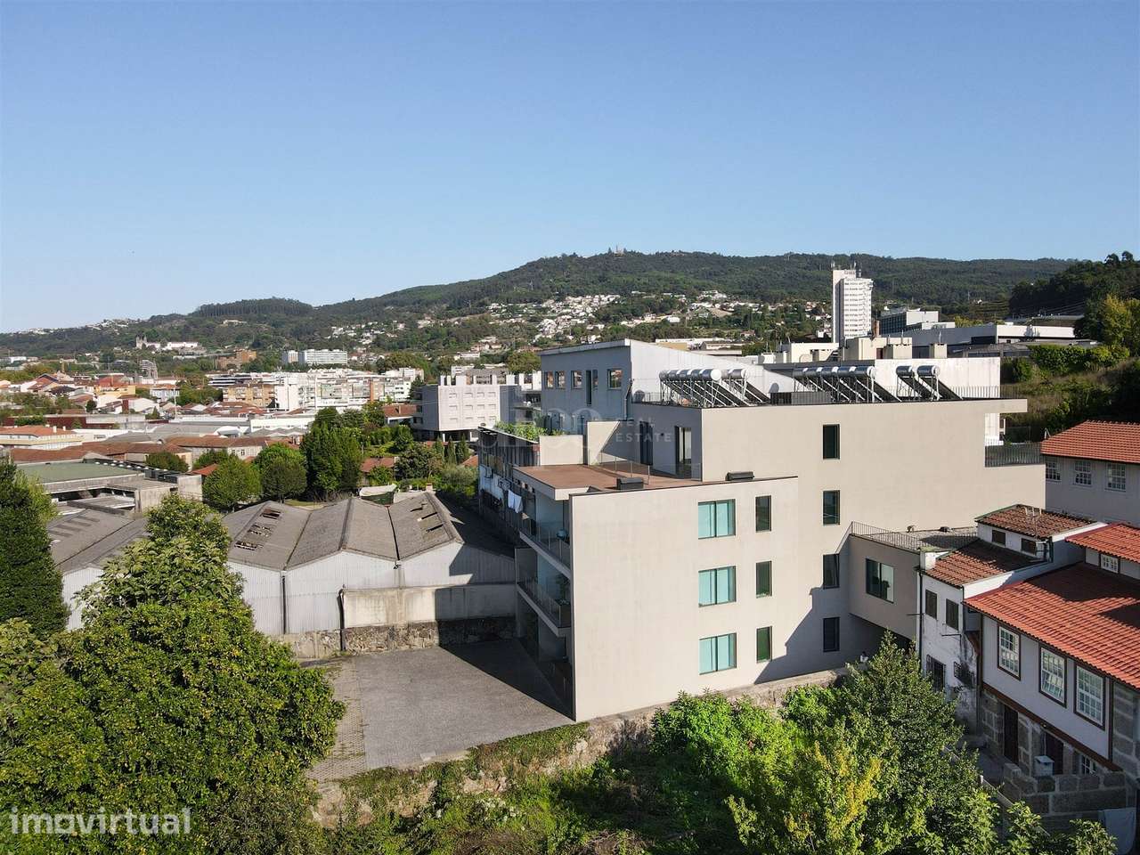 Apartamento T1 para arrendamento no coração da cidade de Guimarães - Grande imagem: 3/23