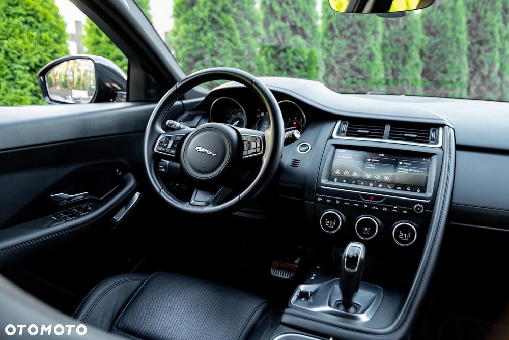 Jaguar E-Pace P250 AWD R-Dynamic - 28