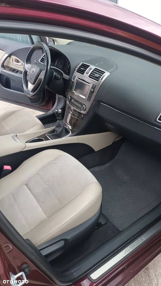 Toyota Avensis 1.8 Premium - 11