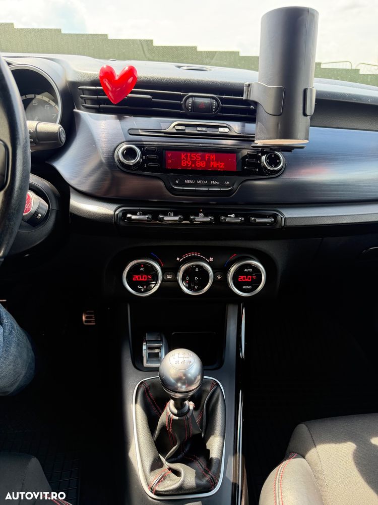 Alfa Romeo Giulietta 1.4 T-Jet Distinctive - 12