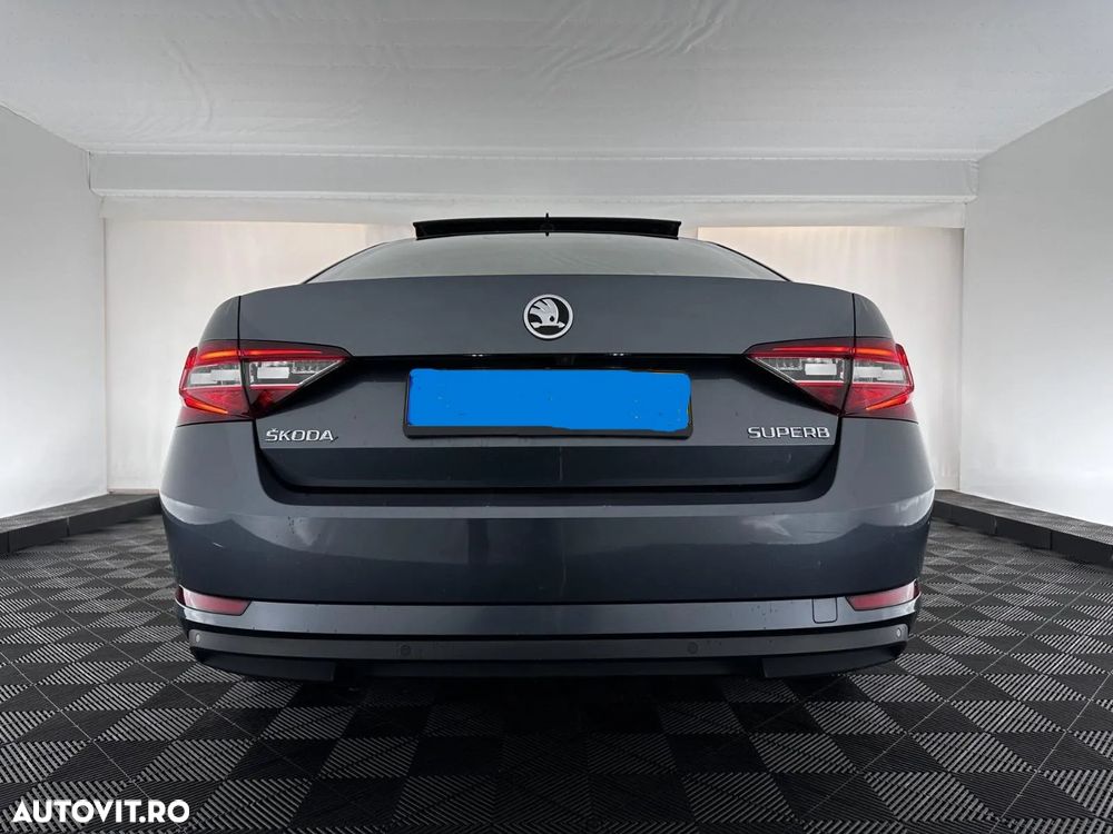 Skoda Superb 2.0 TDI Premium Edition - 4