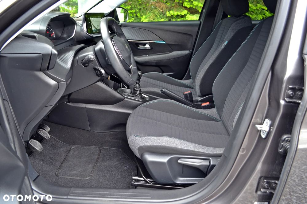 Peugeot 208 - 17