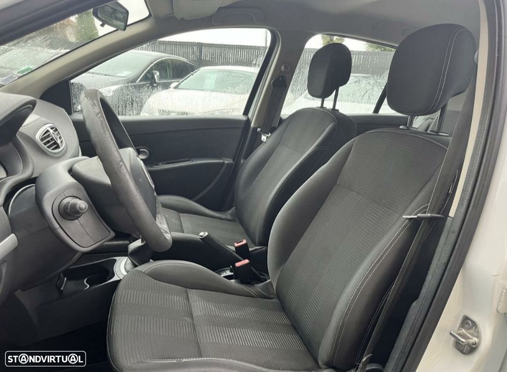 Renault Clio 1.5 dCi Dynamique S - 7