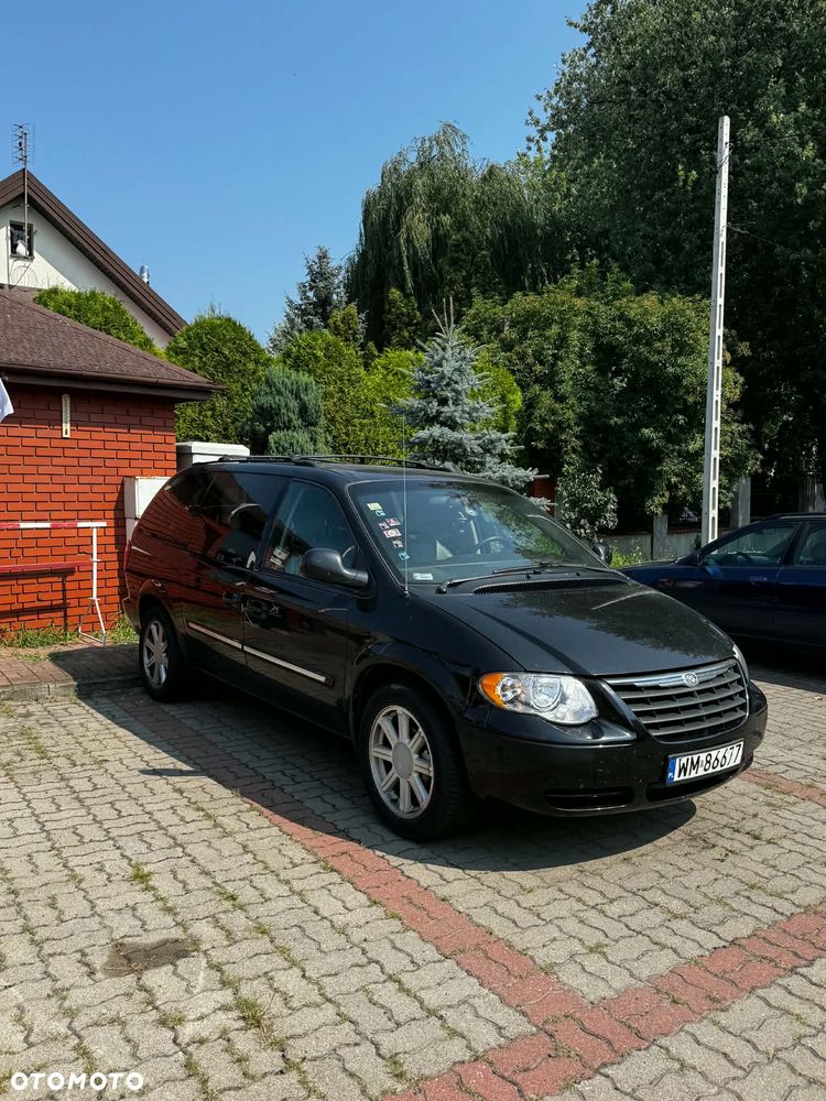 Chrysler Town & Country - 1