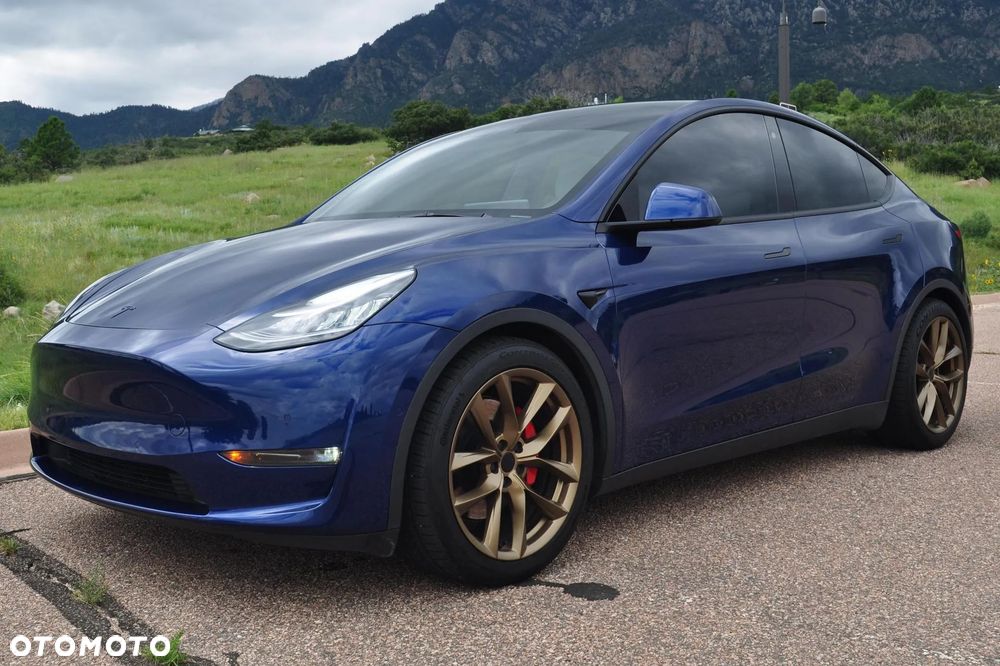 Tesla Model Y - 2