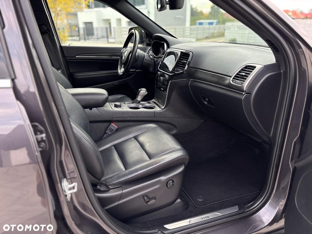 Jeep Grand Cherokee - 30