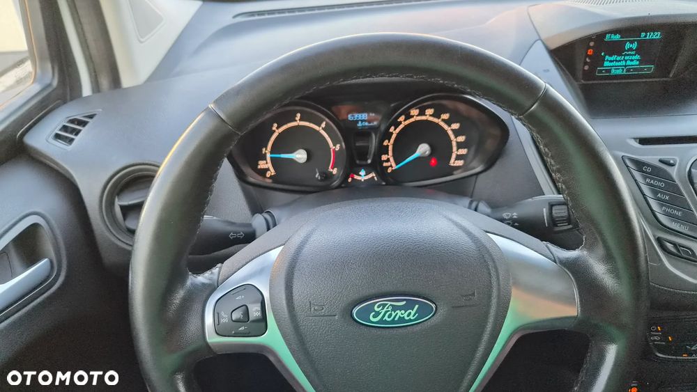 Ford Transit Courier - 12