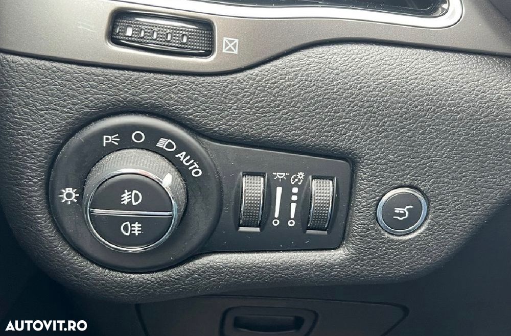 JEEP Cherokee 2020 — imagine 24