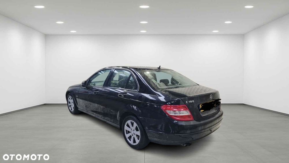 Mercedes-Benz Klasa C 180 CGI BlueEFFICIENCY Avantgarde - 4