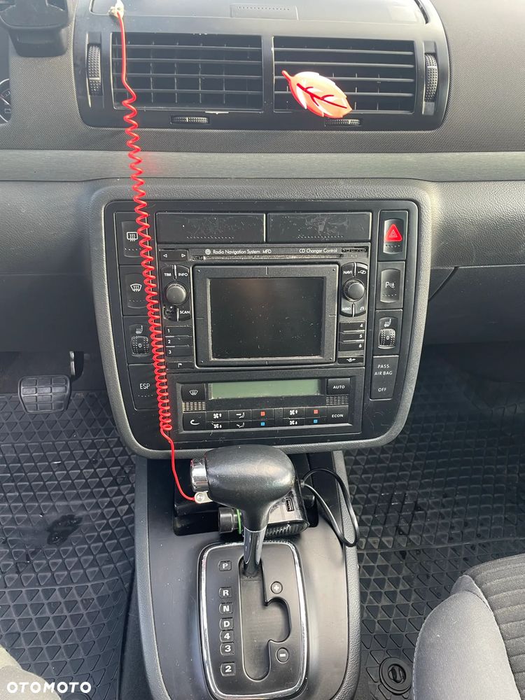 Volkswagen Sharan 1.9 TDI Comfortline Tiptr - 12