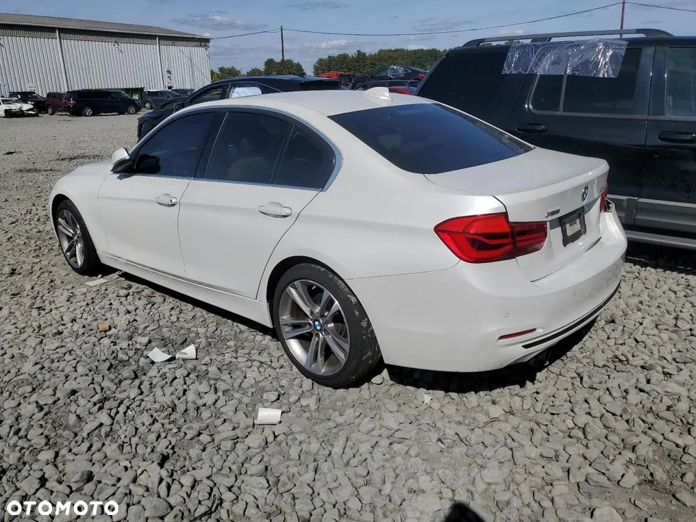 BMW Seria 3 330i xDrive Advantage - 2