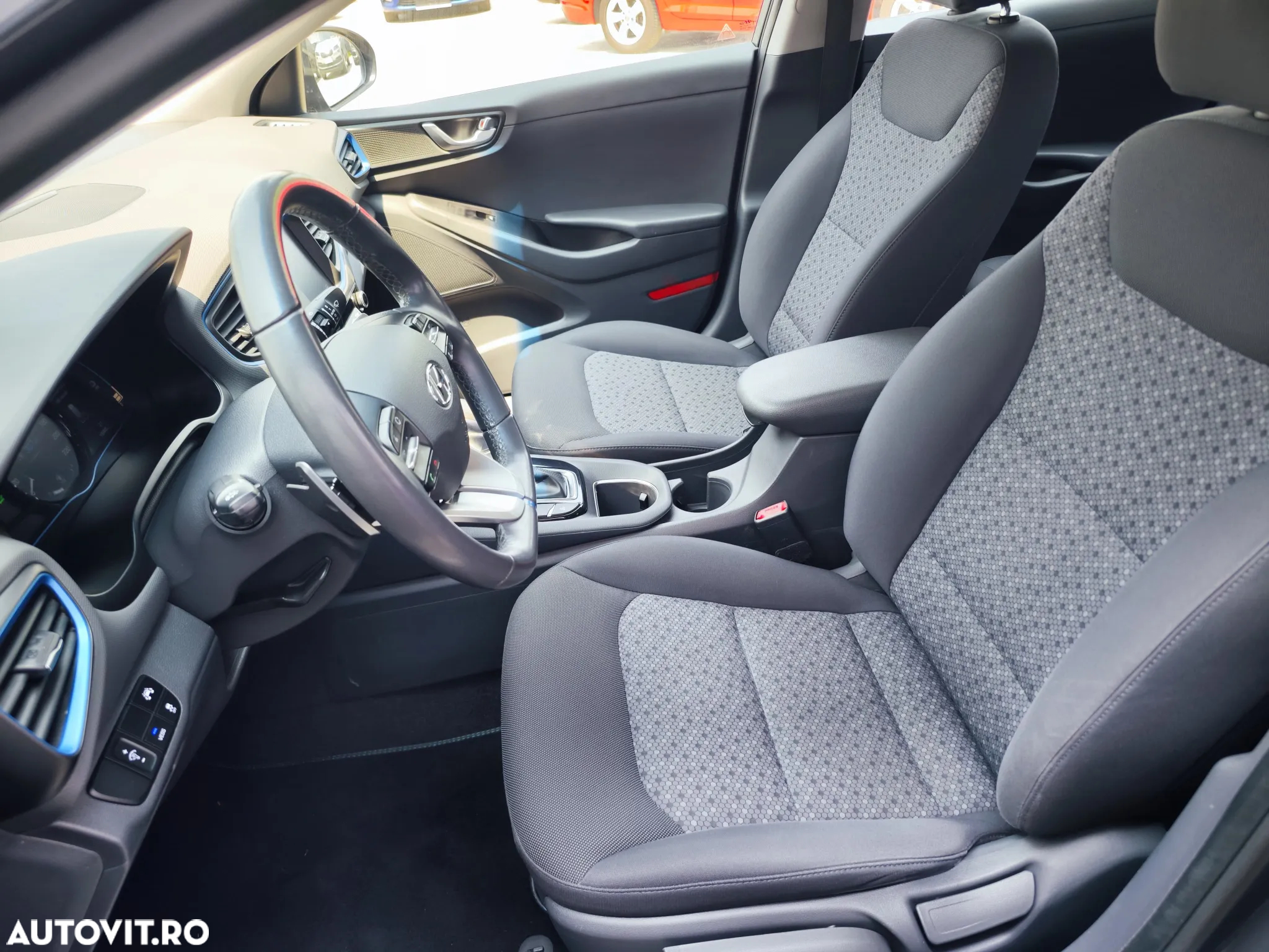 Hyundai IONIQ - 11