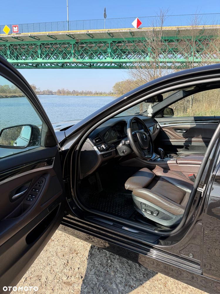 BMW Seria 5 530d xDrive - 10