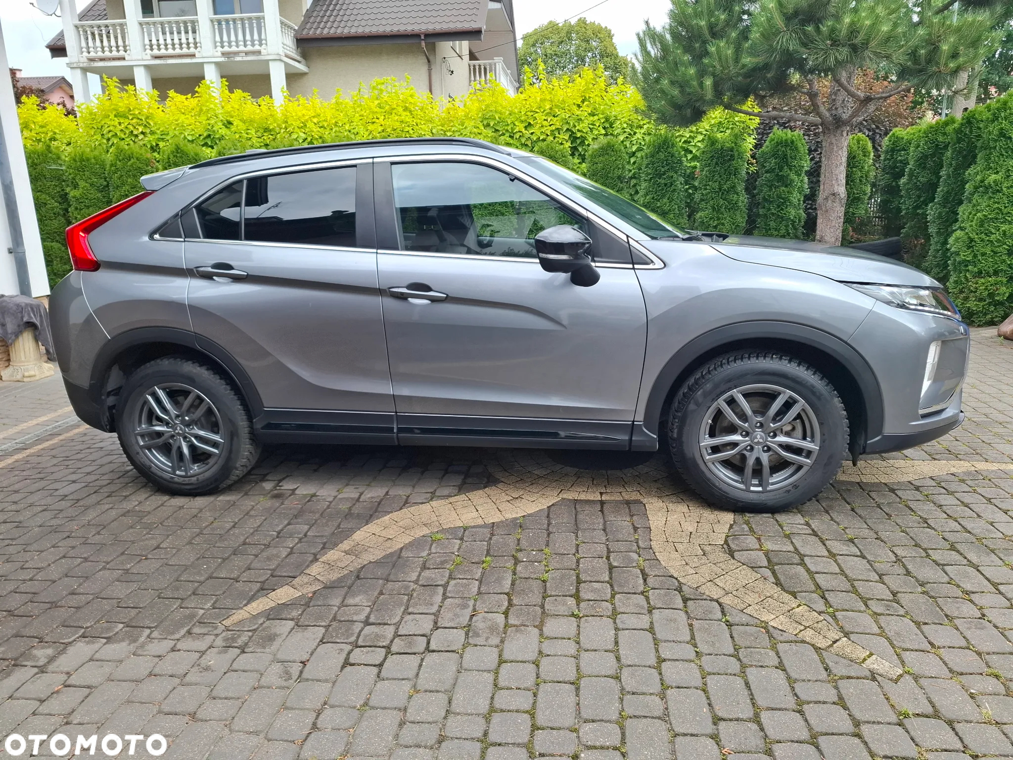 Mitsubishi Eclipse Cross - 8
