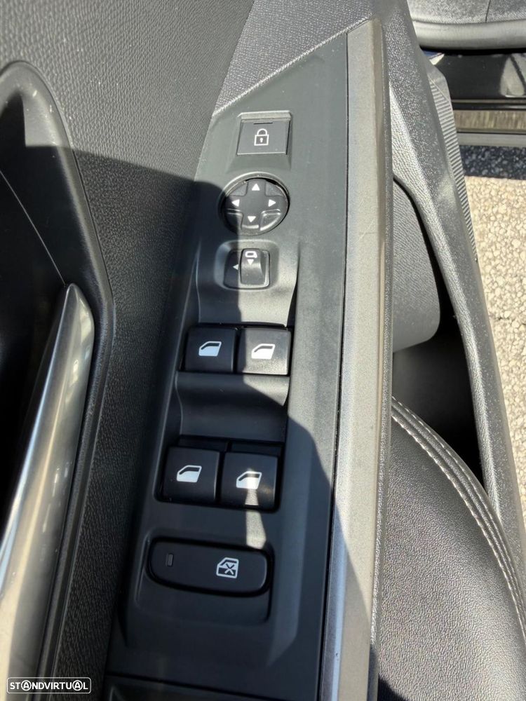 Peugeot 3008 1.2 Hybrid Allure e-DCS6 - 18