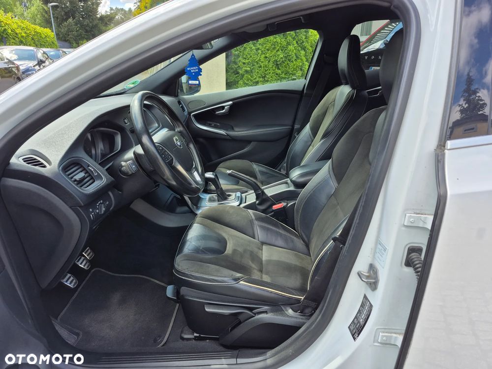 Volvo V40 D2 Drive-E R-Design Momentum - 25