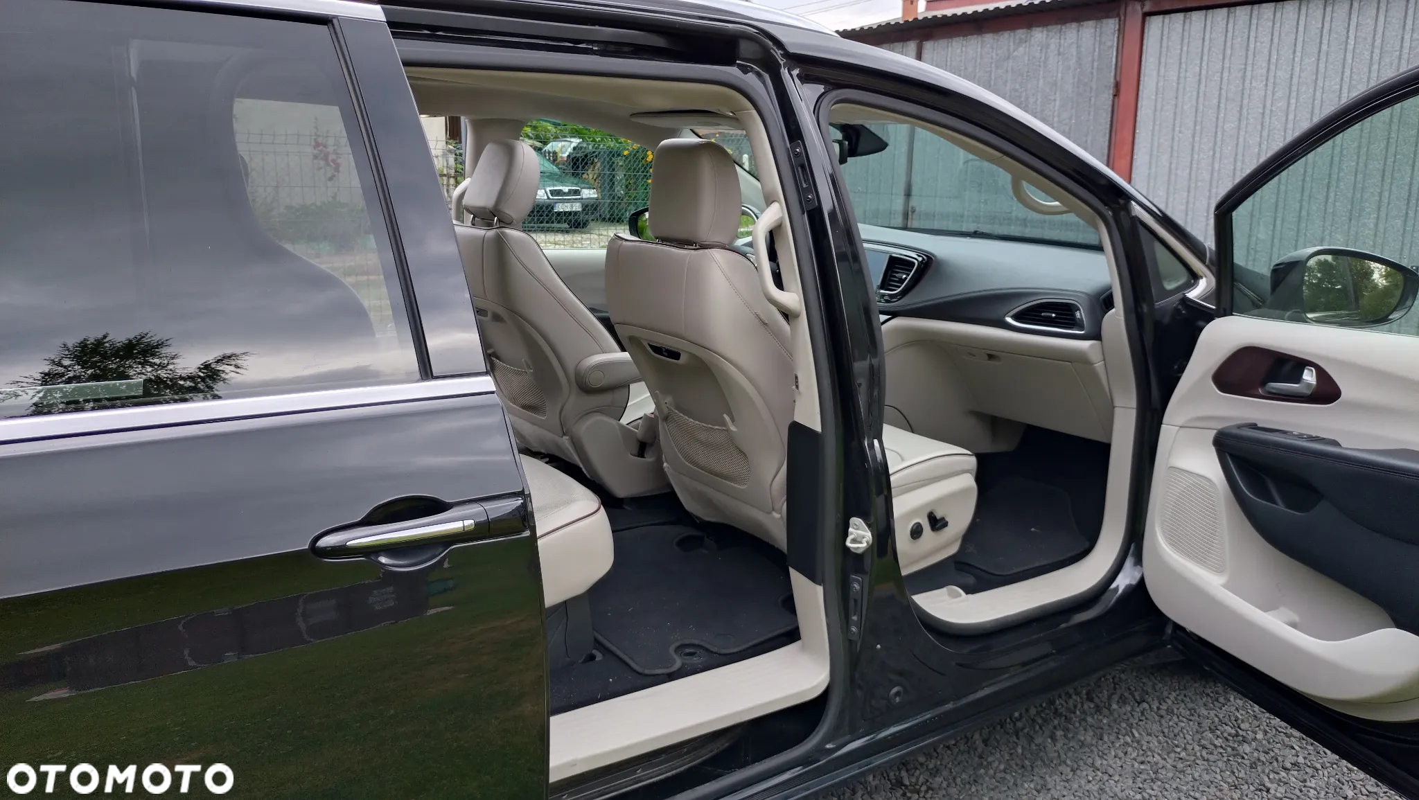 Chrysler Pacifica - 19