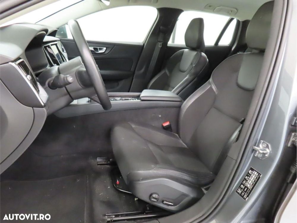 Volvo V60 D4 Momentum Pro - 4