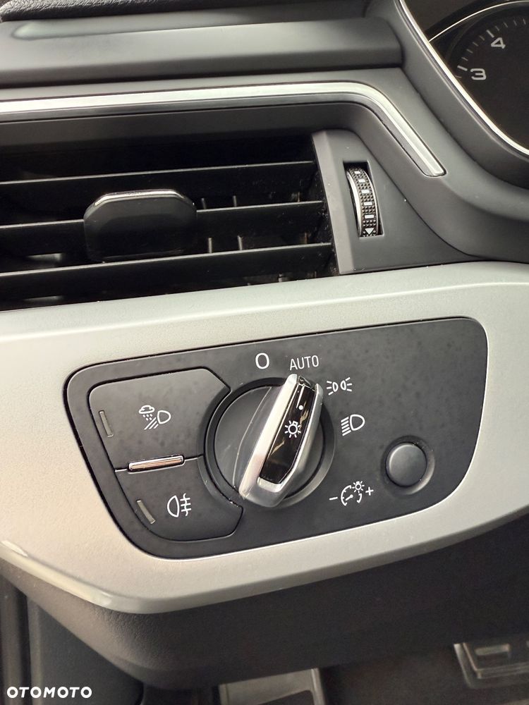 Audi A4 Avant 2.0 TDI S tronic - 21