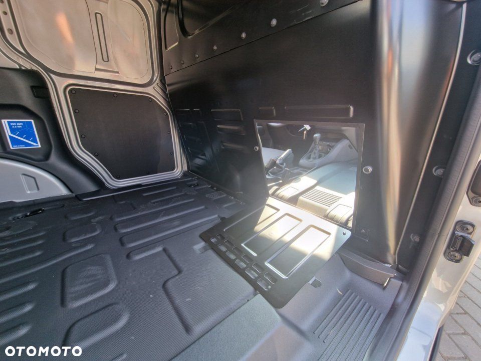 Ford Transit Courier - 8