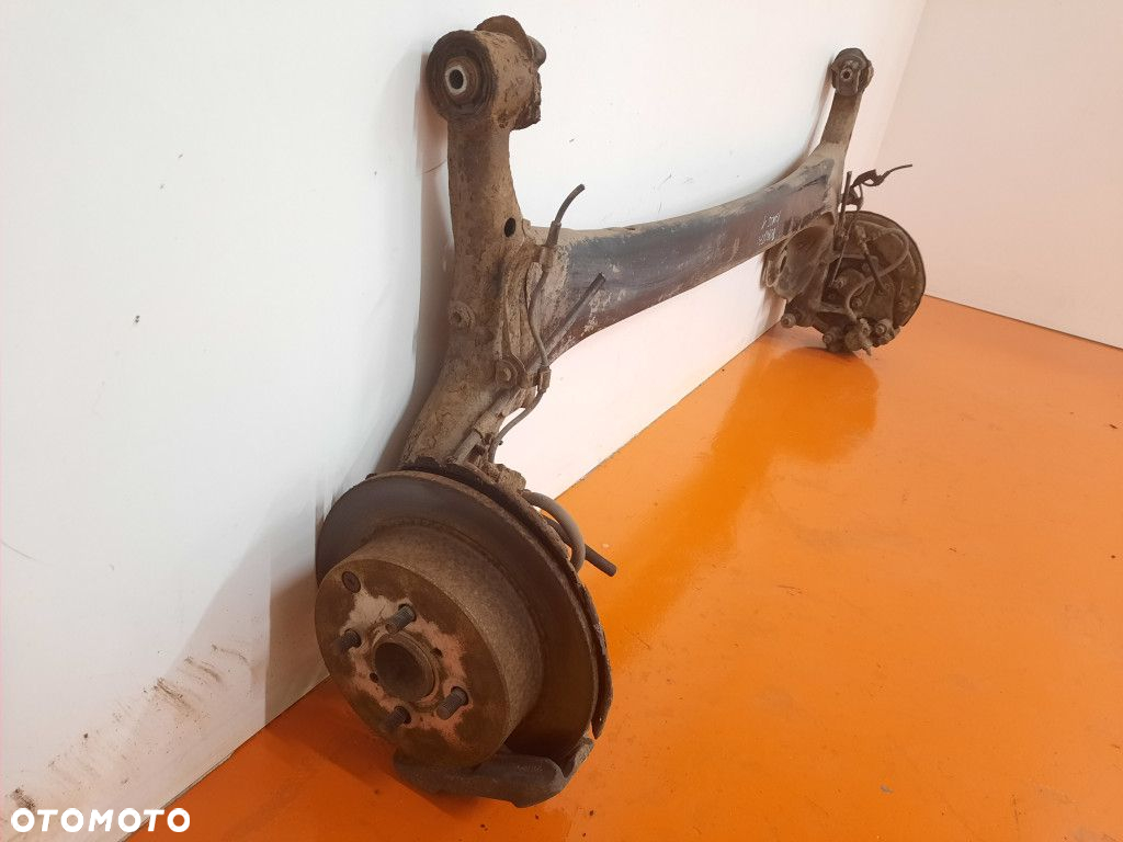 TOYOTA YARIS 1.0 KAT I 1 99-03 BELKA ZAWIESZENIA TYŁ TYLNA OŚ   1SZ - 3