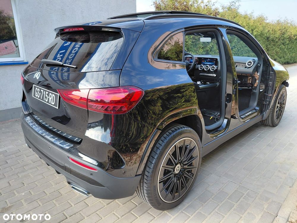 Mercedes-Benz GLA - 30