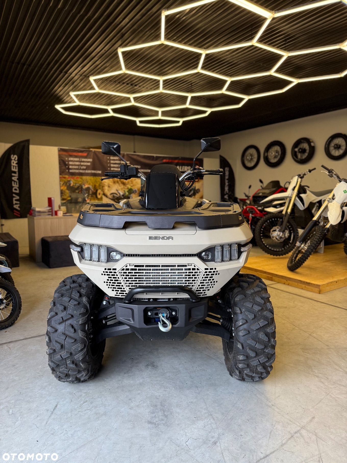 Benda Redstone 550