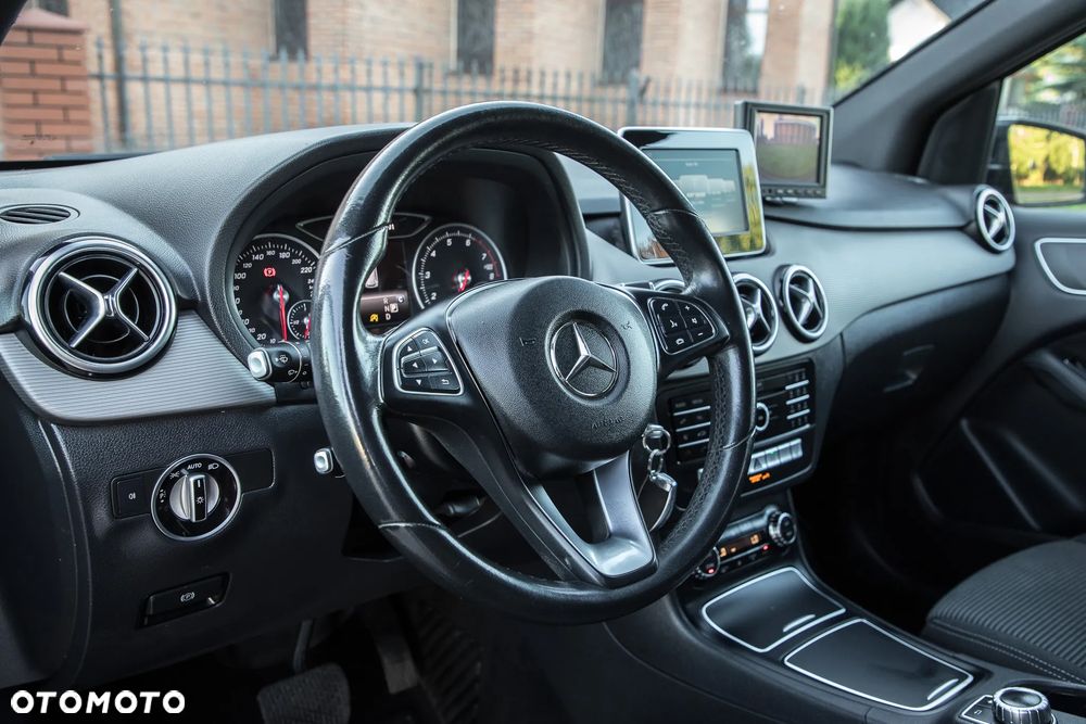 Mercedes-Benz Klasa B 180 7G-DCT AMG Line - 12