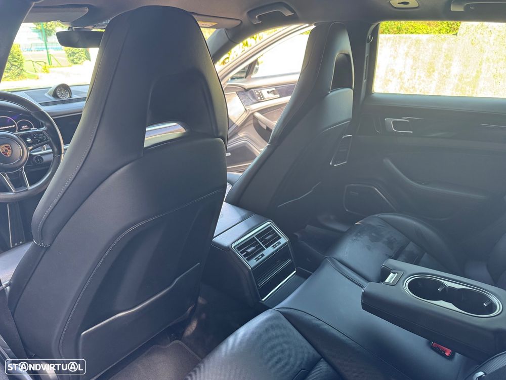 Porsche Panamera Sport Turismo - 25