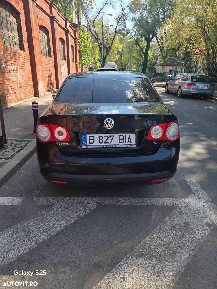 Volkswagen Jetta 1.6 TDI Comfortline - 2