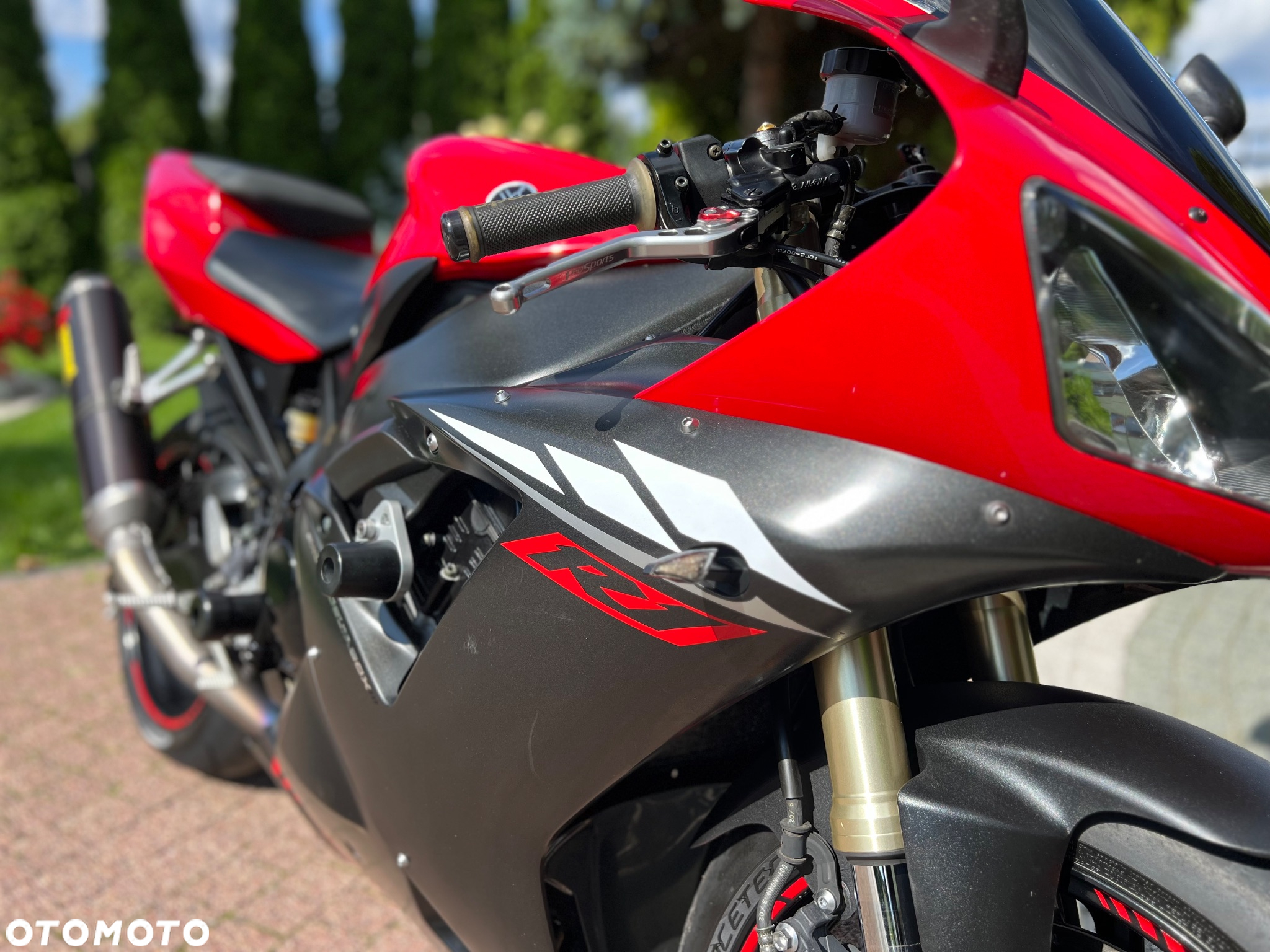 Yamaha R1 - 4