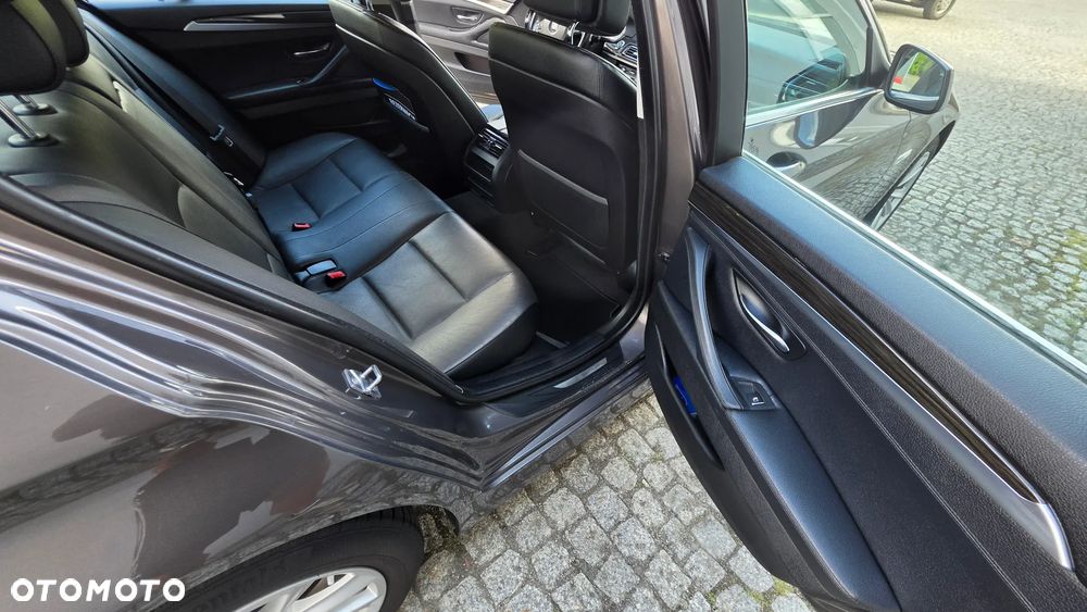 BMW Seria 5 528i Sport-Aut Luxury Line - 17
