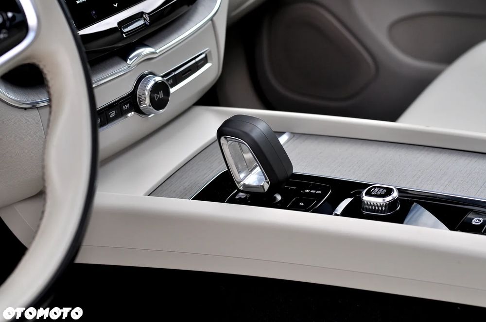 Volvo XC 60 B4 D Geartronic RDesign - 33
