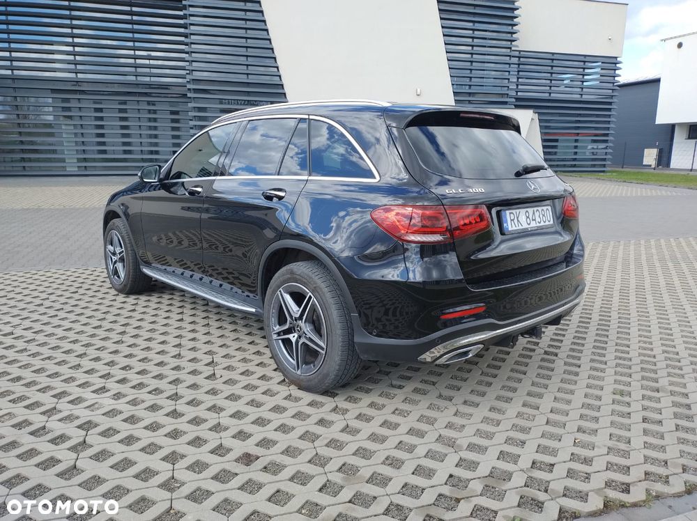 Mercedes-Benz GLC 300 4Matic 9G-TRONIC AMG Line - 3