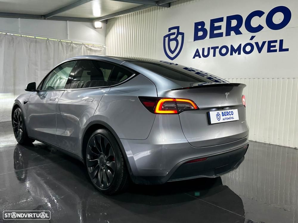 Tesla Model Y Performance Dual Motor AWD - 4