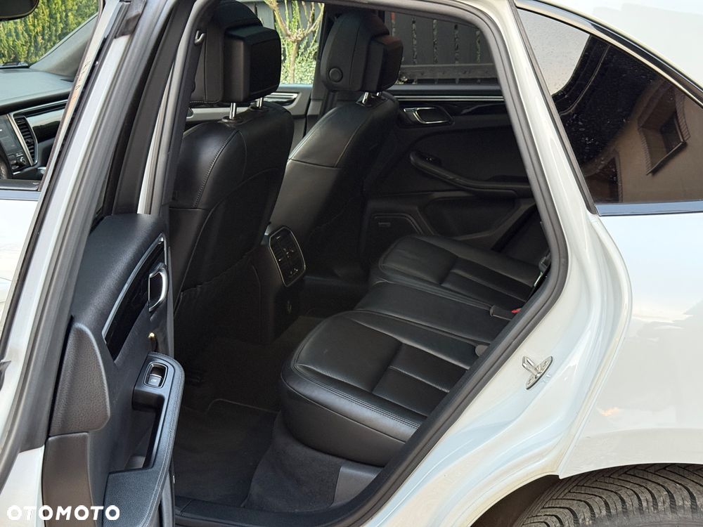 Porsche Macan Standard - 25