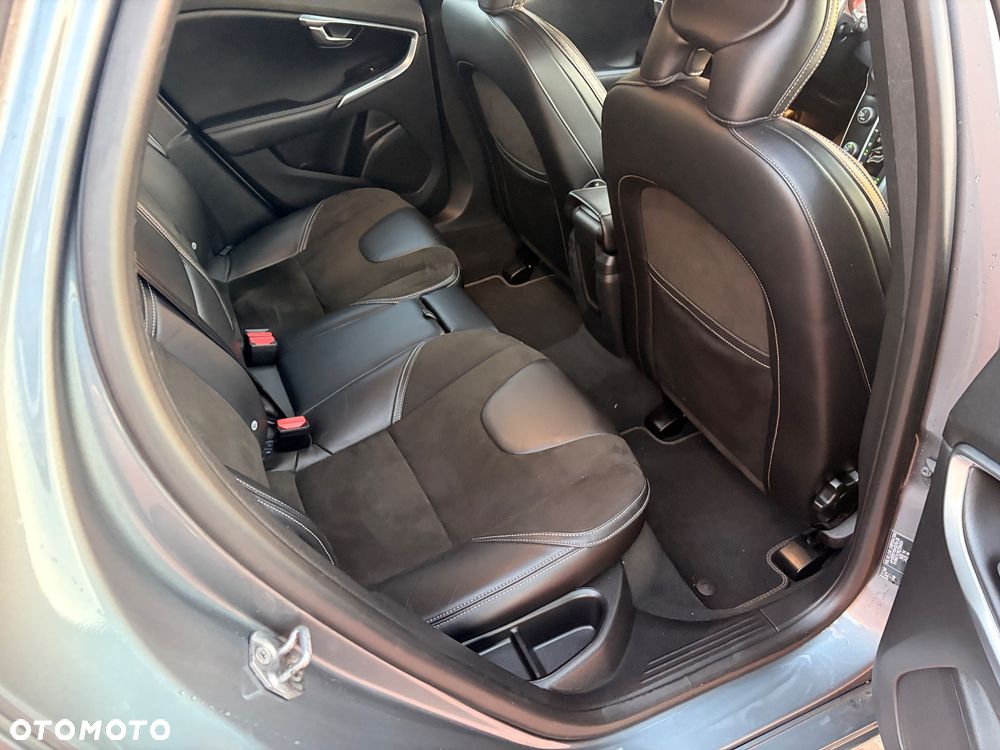 Volvo V40 D2 Drive-E R-Design Momentum - 15