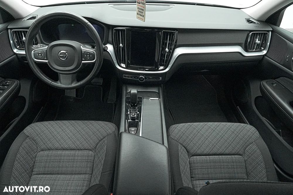 Volvo V60 B4 MHEV AT8 FWD Momentum Pro - 8