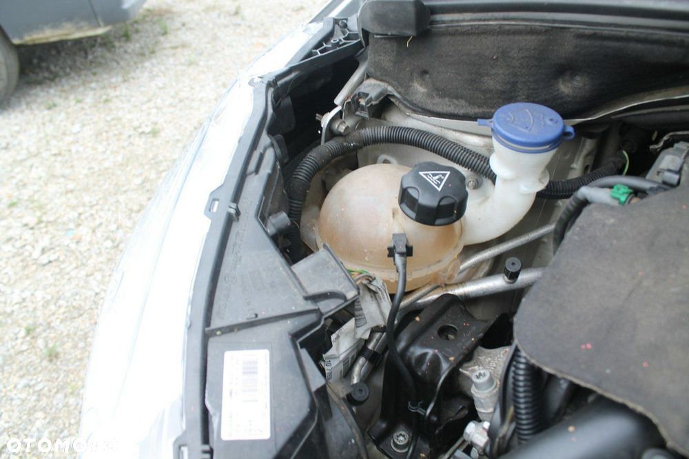 Peugeot 208 - 14