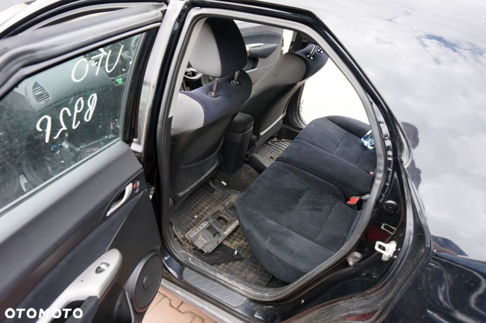 HONDA CIVIC VIII 5D HB 2007 B92P 1.8 16V R18A2 140KM CZARNY na części - 15
