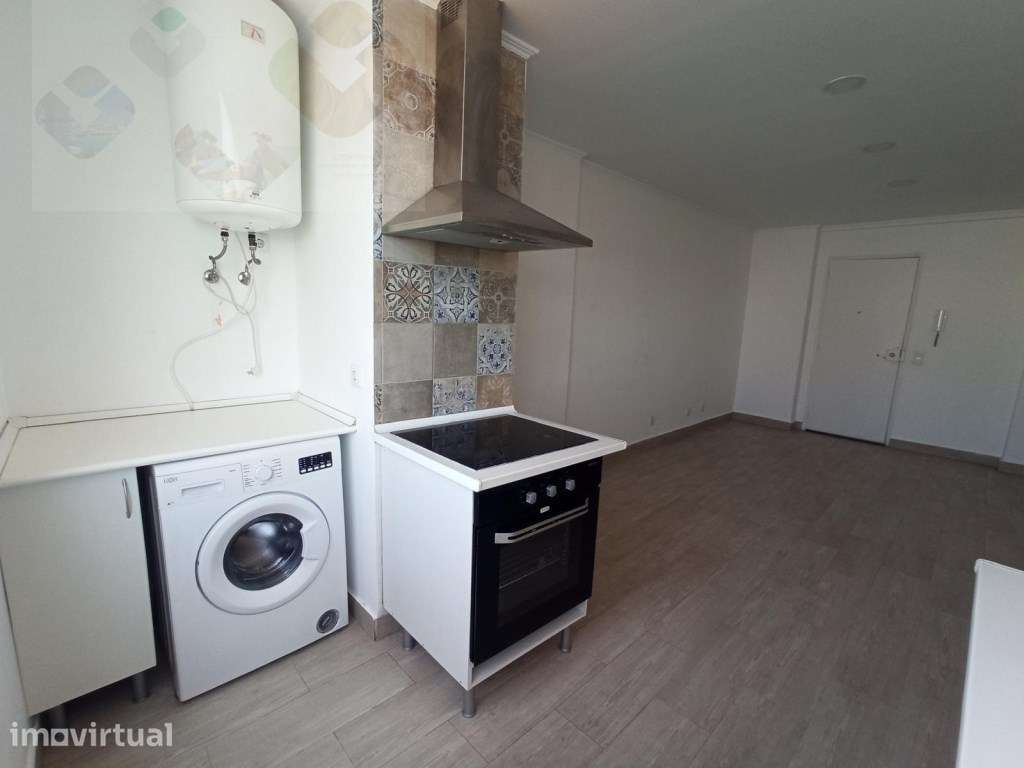 Amadora Venteira, T1, Completamente Remodelado, Vista Panorâmica! - Grande imagem: 5/15