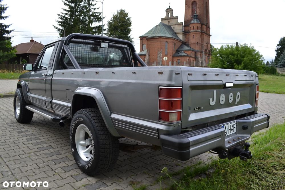 Jeep Comanche - 11