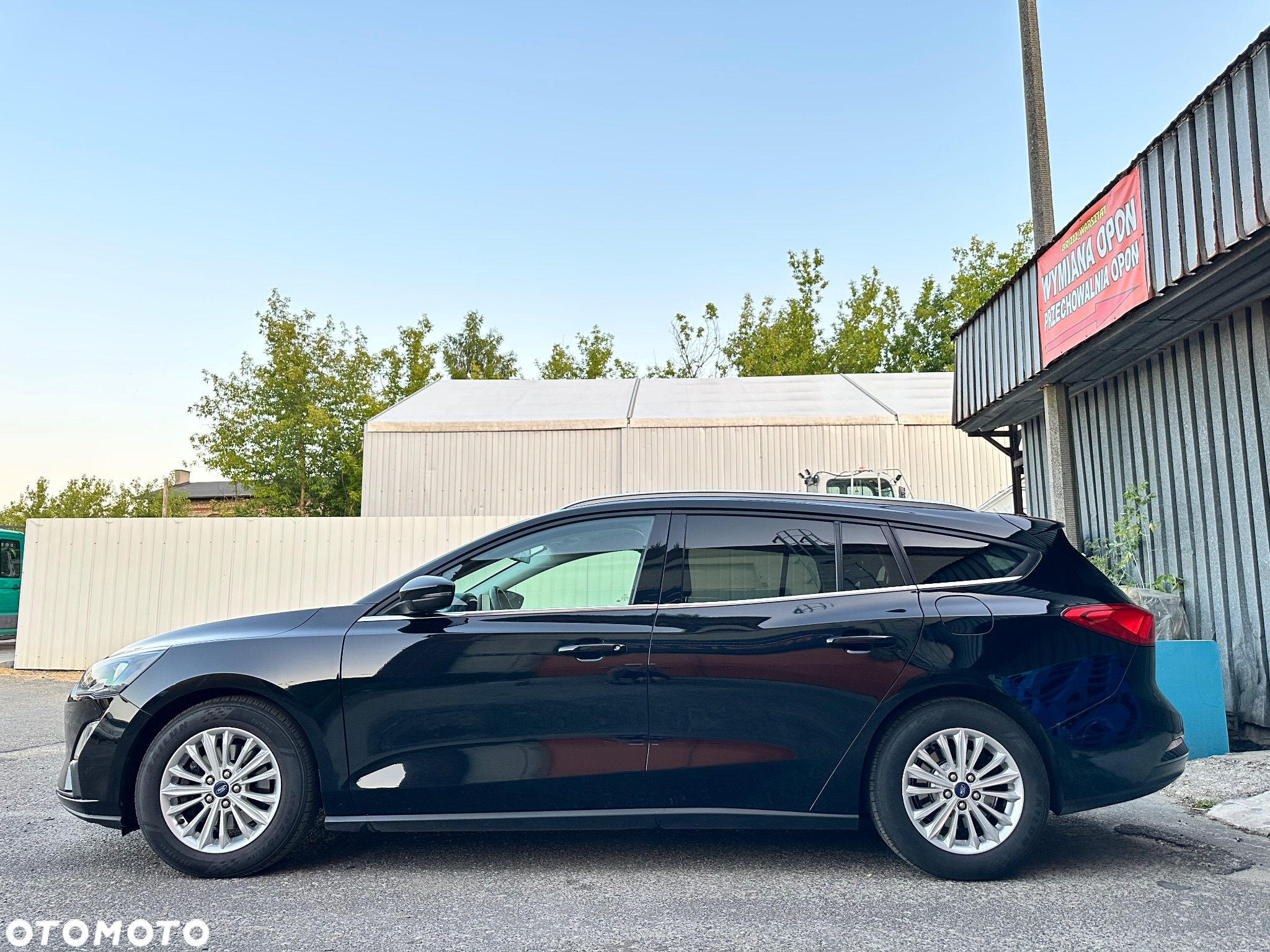 Ford Focus Turnier 1.5 EcoBlue Start-Stopp-System TITANIUM DESIGN - 19