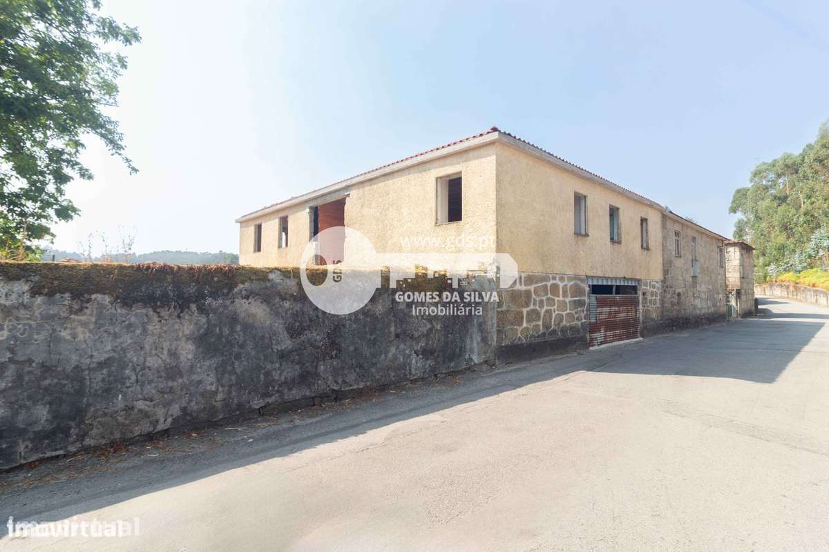 Moradia em estrutura com projeto para 3 apartamentos em Jesufrei - Grande imagem: 4/42