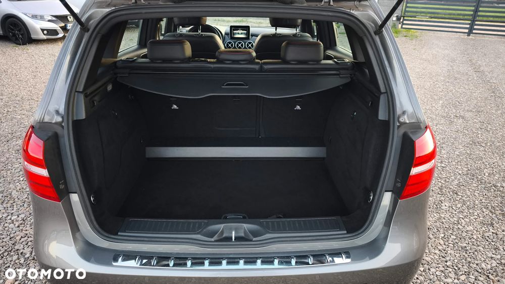 Mercedes-Benz Klasa B 180 AMG Line - 21