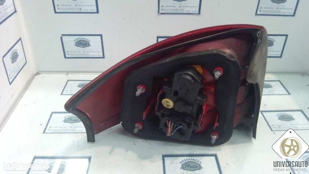 FAROLIM TRASEIRO DIREITO AUDI A6 1999 - 2