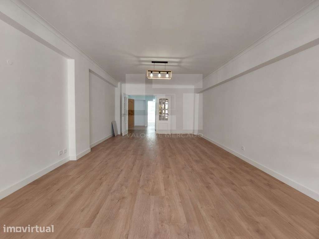 Apartamento T3 renovado com garagem e elevador em São Domingos de B... - Grande imagem: 4/28