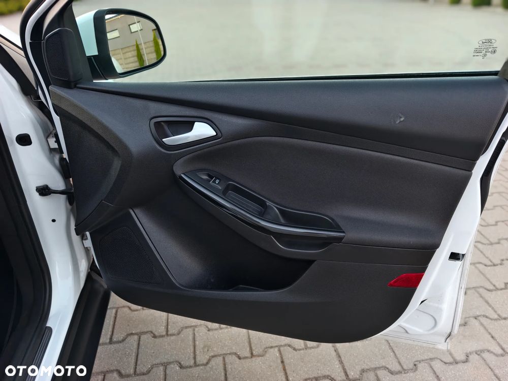 Ford Focus 1.5 EcoBlue Start-Stopp-System TITANIUM DESIGN - 19